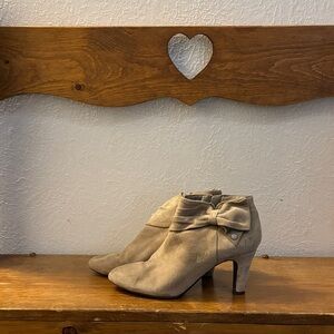 ALEX MARIE MYSSIE MINK TAUPE HEELED ANKLE BOOTS BOOTIES WITH BOW